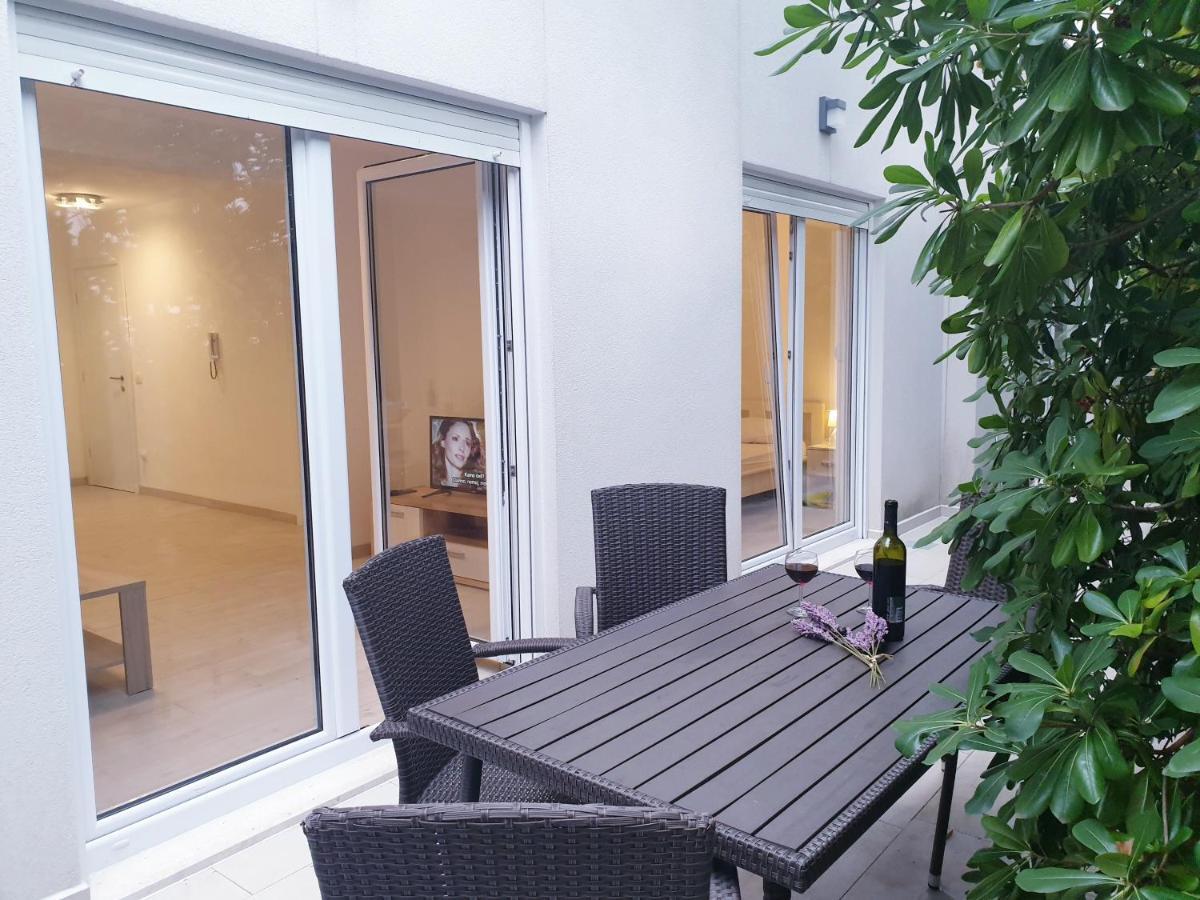 Ellie Apartment Promajna