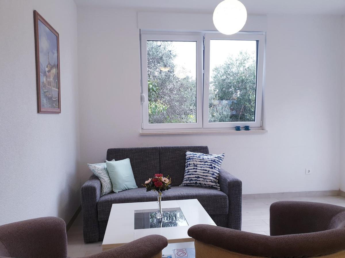 Ellie Apartament